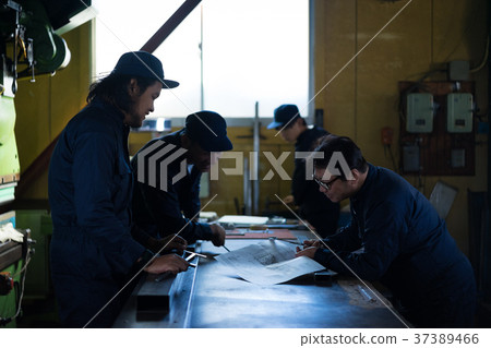 Town factory training of workers 37389466