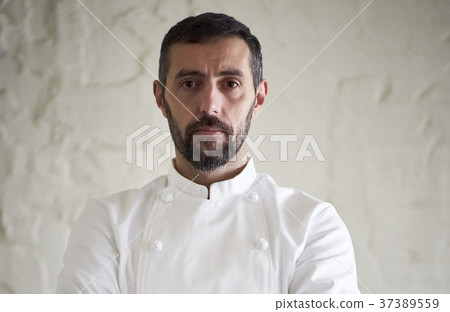 Chef portrait male 37389559