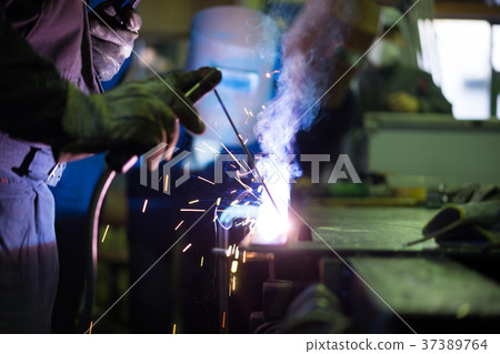 鎮工廠焊工 37389764