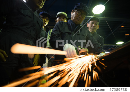 Town factory training of workers 37389788