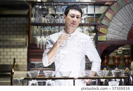 Chef standing in a restaurant 37389816