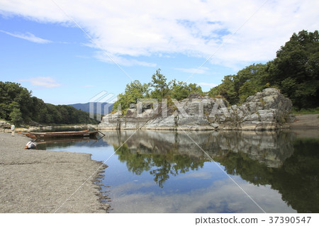 In the Nagasu Gorge In the Nagasu Gorge 37390547