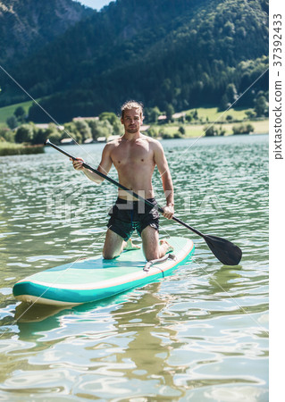 Stand Up Paddling 37392433