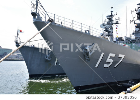 The escort ship Sawari 37395056