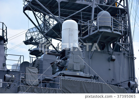 The escort ship Sawari 37395065