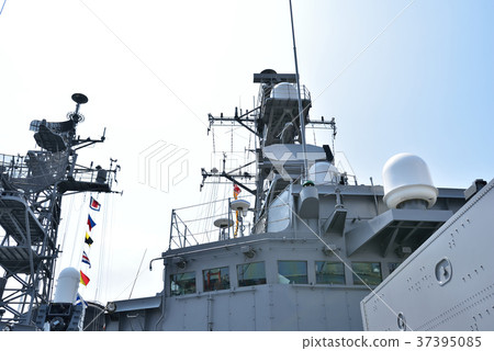 The escort ship Sawari 37395085