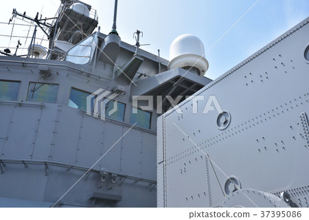 The escort ship Sawari 37395086