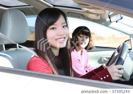 Drive with friends 37395243