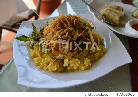 Vietnamese food 37396009