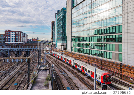 Paddington railway station train tracks Paddington railway station train tracks 37396685