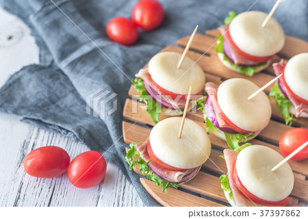 Mini cheese and prosciutto sandwiches 37397862