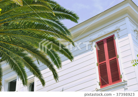 Shuttered house 37398923