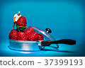 Healthy fresh raspberry 37399193