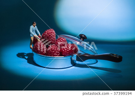 raspberry worker raspberry worker 37399194