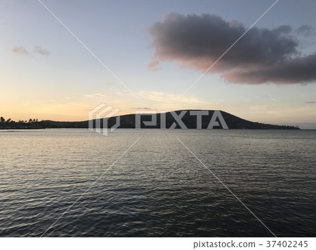 早上在夏威夷瓦胡島上燃燒 早上在夏威夷瓦胡島上燃燒 37402245