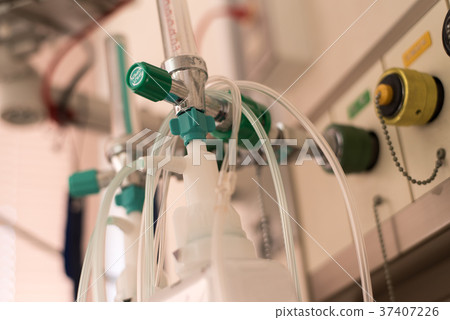 Hospital oxygen inhalation image Hospital oxygen inhalation image 37407226