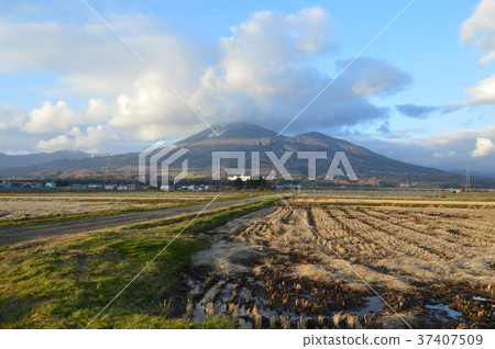 "Sasayama" from the south side (Inawashiro-cho, Tama-gun, Fukushima Prefecture) 37407509