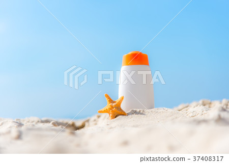 Protective sunscreen or sunblock and sunbath Protective sunscreen or sunblock and sunbath 37408317