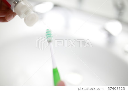 no toothpaste toothbrush