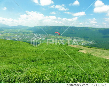 Paragliding at the Grand Peak 37411324