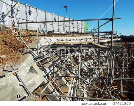 安全滑輪對於陡坡的建設至關重要 37411890