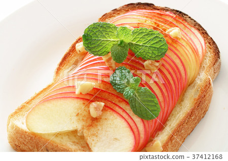 Apple toast mint walnut 37412168