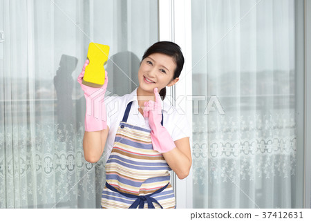 Women cleaning Women cleaning 37412631