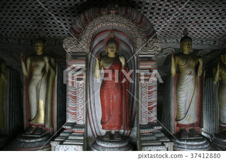 Dambulla洞穴寺廟在斯里蘭卡 37412880