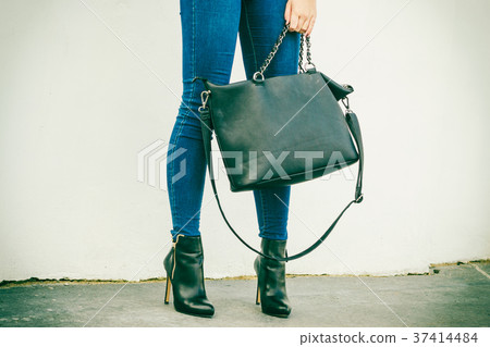 woman legs in heels shoes handbag in hand 37414484