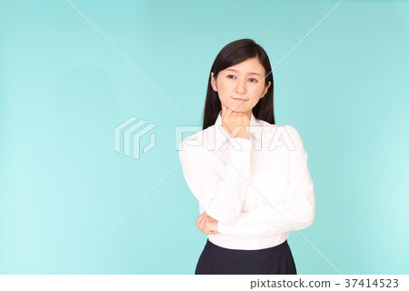 一個焦慮的表情的女人 37414523
