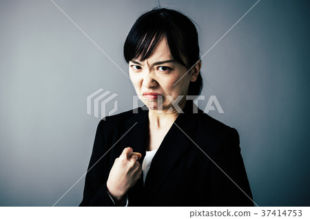 女商人憤怒煩躁脾氣暴躁的不滿 37414753