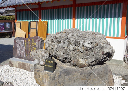 熊本縣八代市的Myoko-miya(八代神社)的Sazare石頭 熊本縣八代市的Myoko-miya(八代神社)的Sazare石頭 37415607