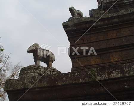 A statue of an elephant with a missing nose (Paphuon temple Angkor Archaeological Group ~ Angkor Thom / Siem Reap Cambodia) 37419707