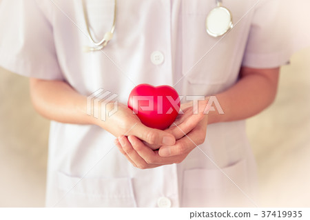 doctor with stethoscope and heart 37419935