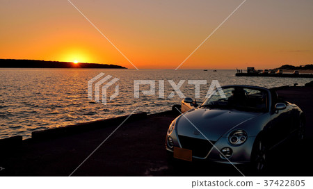 A sunset A sunset 37422805