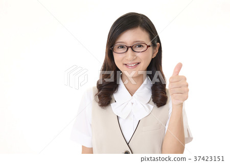 一個快樂的女商人 37423151