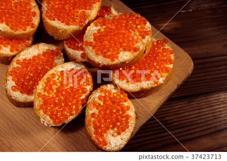 Sandwiches with butter and red caviar Sandwiches with butter and red caviar 37423713