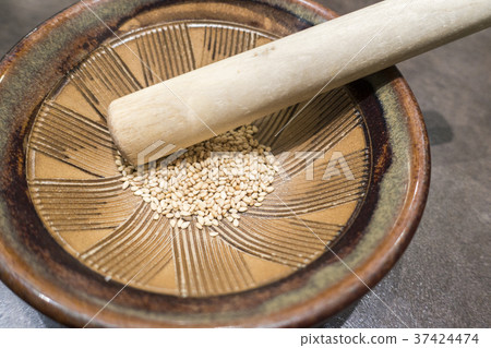 芝麻糊砂漿和杵棒 37424474