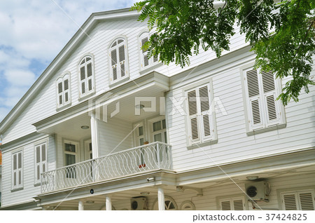 White villa 37424825