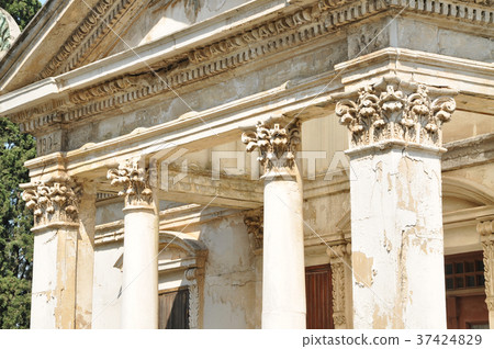 Antique looking housing 37424829