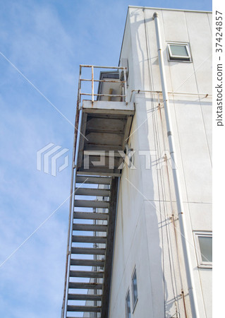 Outer stairs 37424857