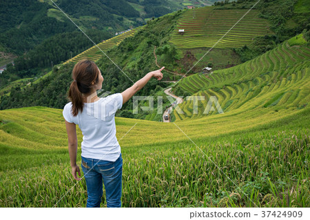 Female adventure backpack traveler in Sapa, Vietnam 37424909