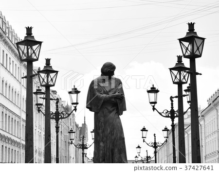 Monument to the writer Gogol. 37427641