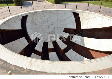 Jantar Mantar Jai Prakash Yantra 37427897