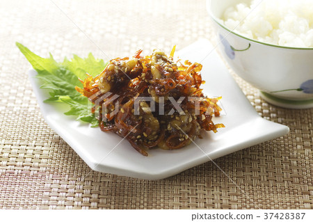 Chiseled and boiled walnuts 12 37428387