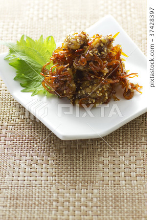 Boiled chili braised walnuts 4 37428397