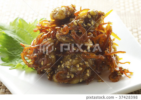 Boiled chili noodles with walnuts 5 37428398