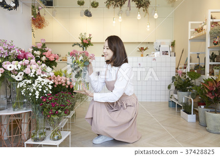Florist, florist, young woman, korean Florist, florist, young woman, korean 37428825