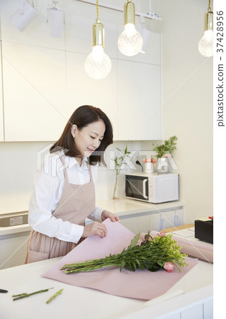 Florist, florist, young woman, korean Florist, florist, young woman, korean 37428956