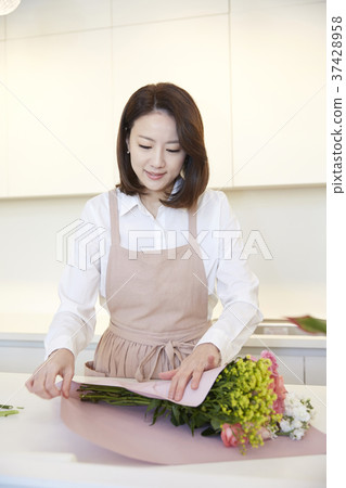 Florist, florist, young woman, korean Florist, florist, young woman, korean 37428958